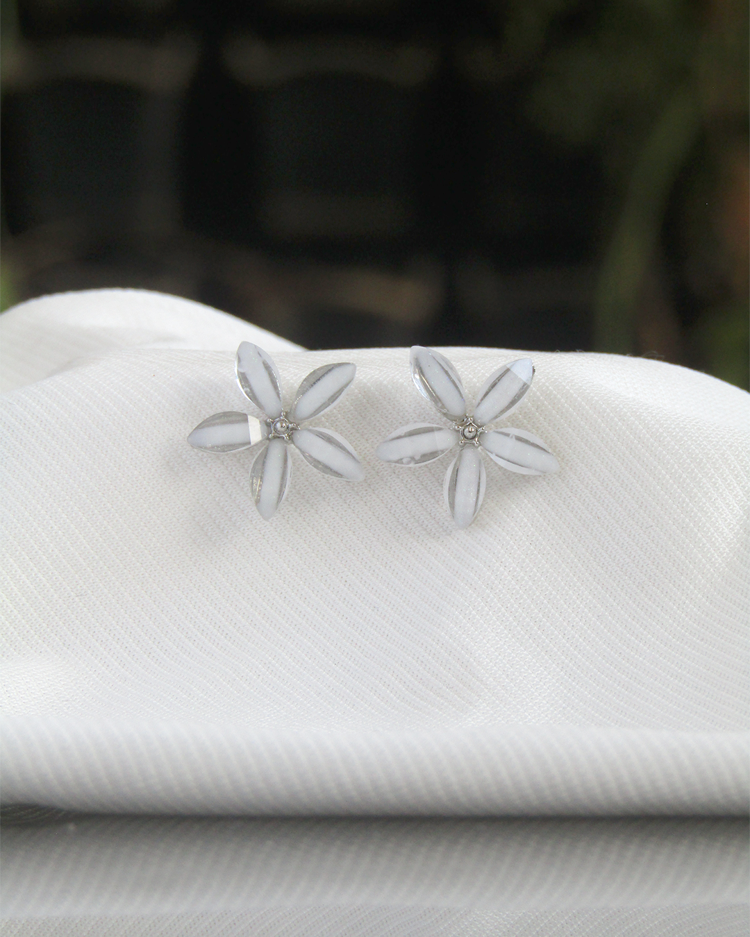 Frosted Petal Flower Stud Earrings - Clooz