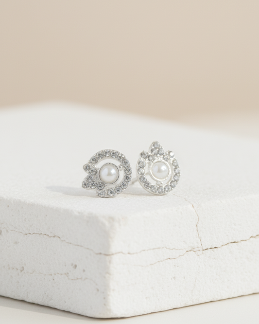 Sparkling Pearl Crown Studs - Clooz