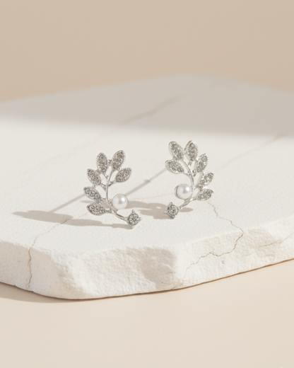 Sparkling Silver Laurel Studs with Pearl - Clooz