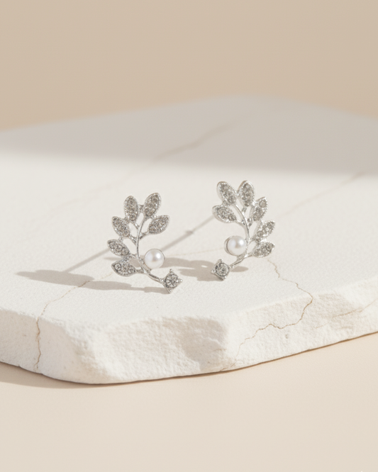 Sparkling Silver Laurel Studs with Pearl - Clooz